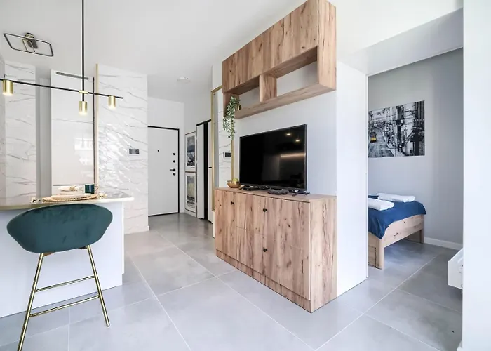 G37 Modern New Building 2024 Center * 바르샤바