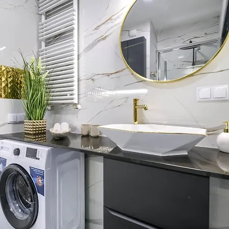 G37 Modern New Building 2024 Center Varšava